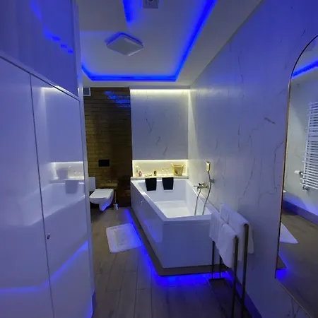 Centrum Z Dużą Wanną Dla Dwojga Apartament
